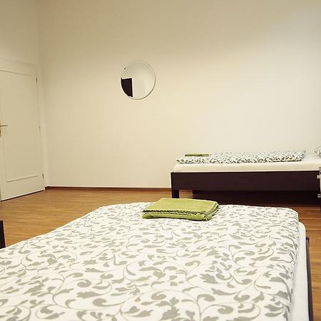 Hostel Folks Братислава Екстериор снимка