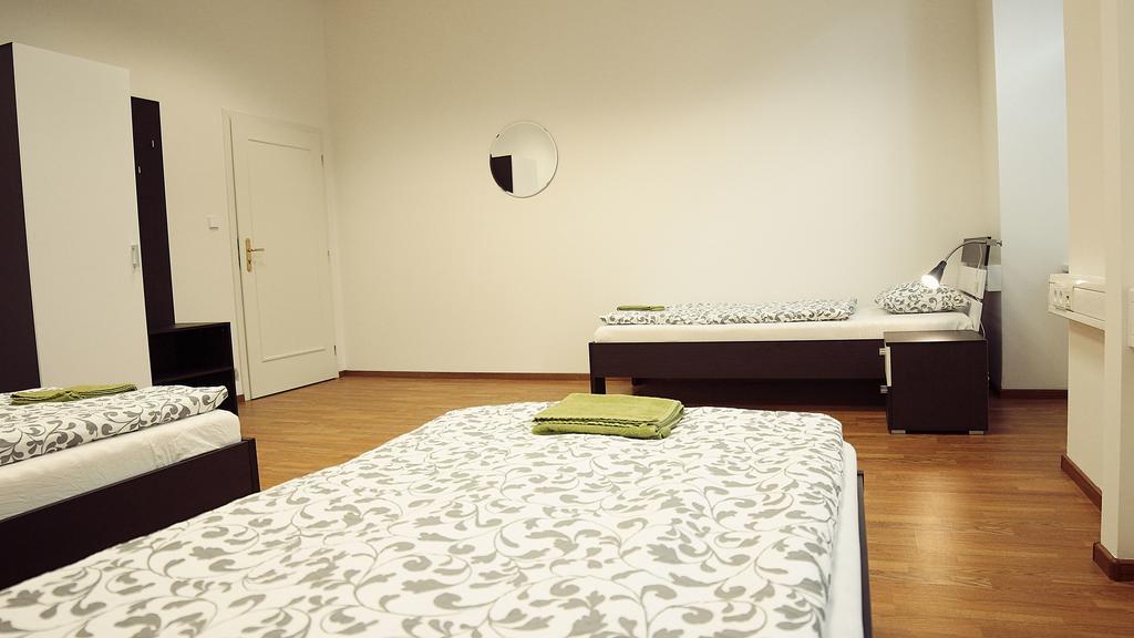 Hostel Folks Братислава Екстериор снимка