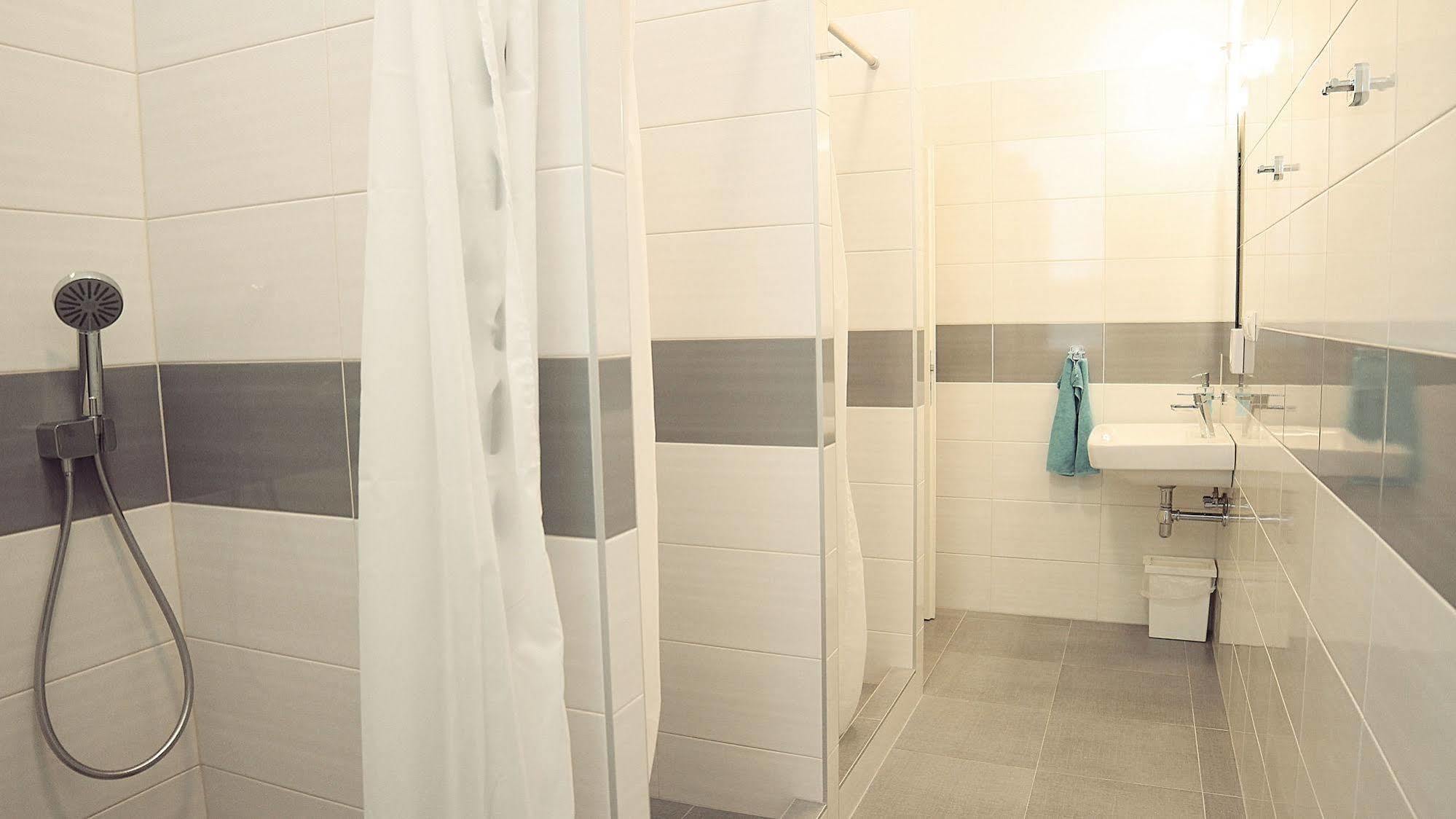 Hostel Folks Братислава Екстериор снимка