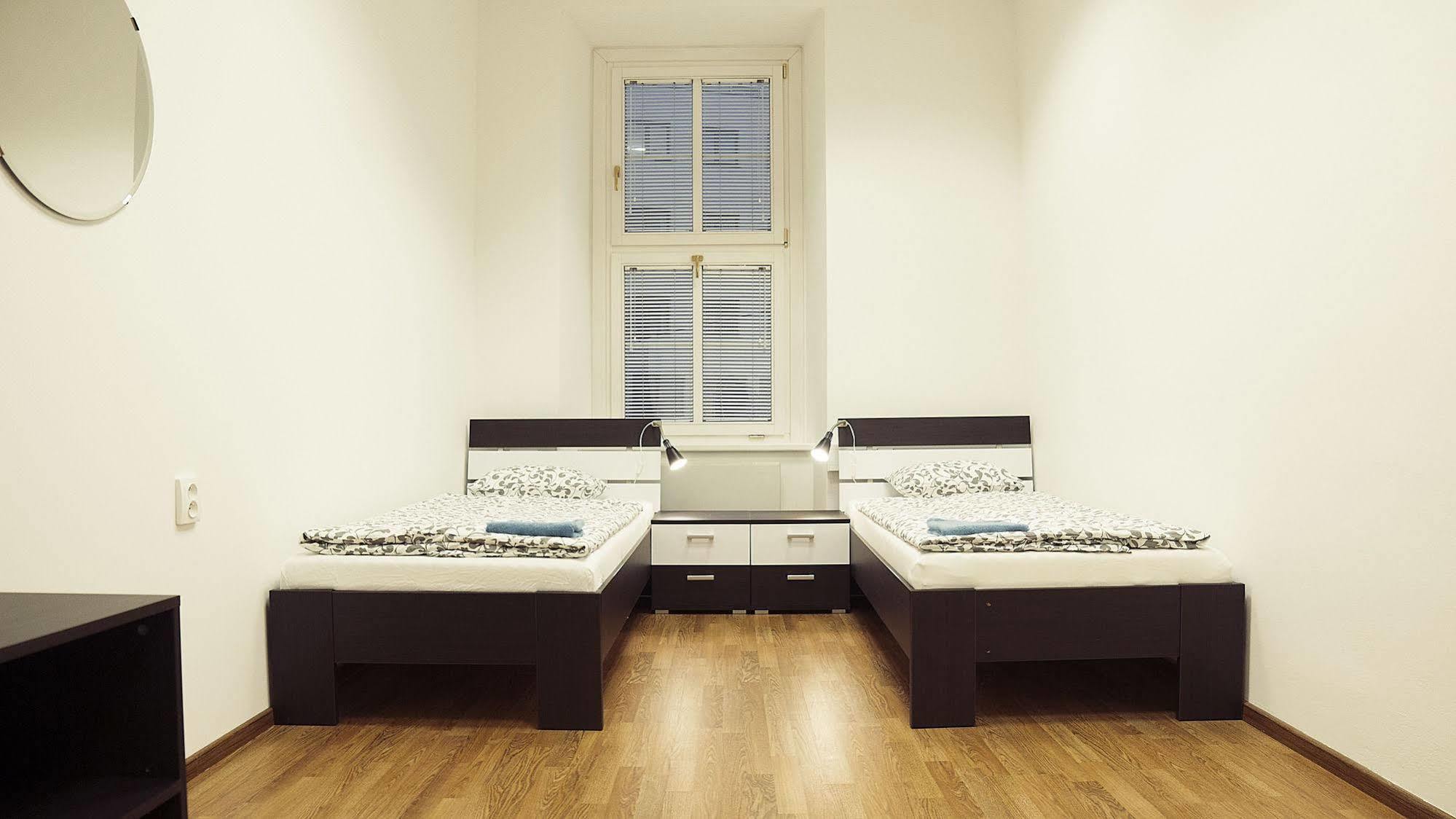 Hostel Folks Братислава Екстериор снимка