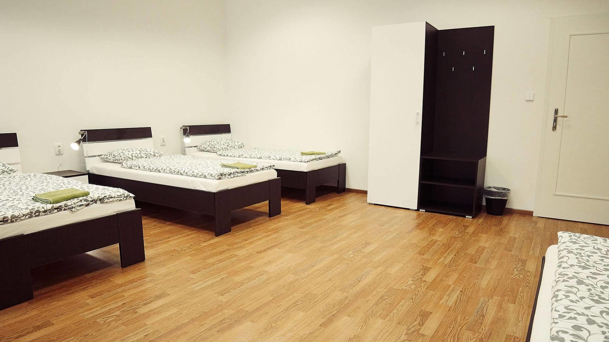 Hostel Folks Братислава Екстериор снимка
