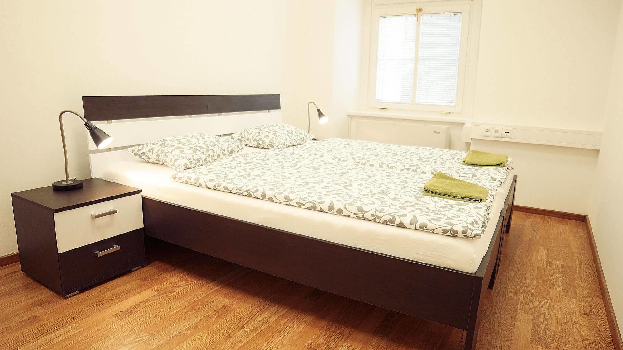 Hostel Folks Братислава Екстериор снимка