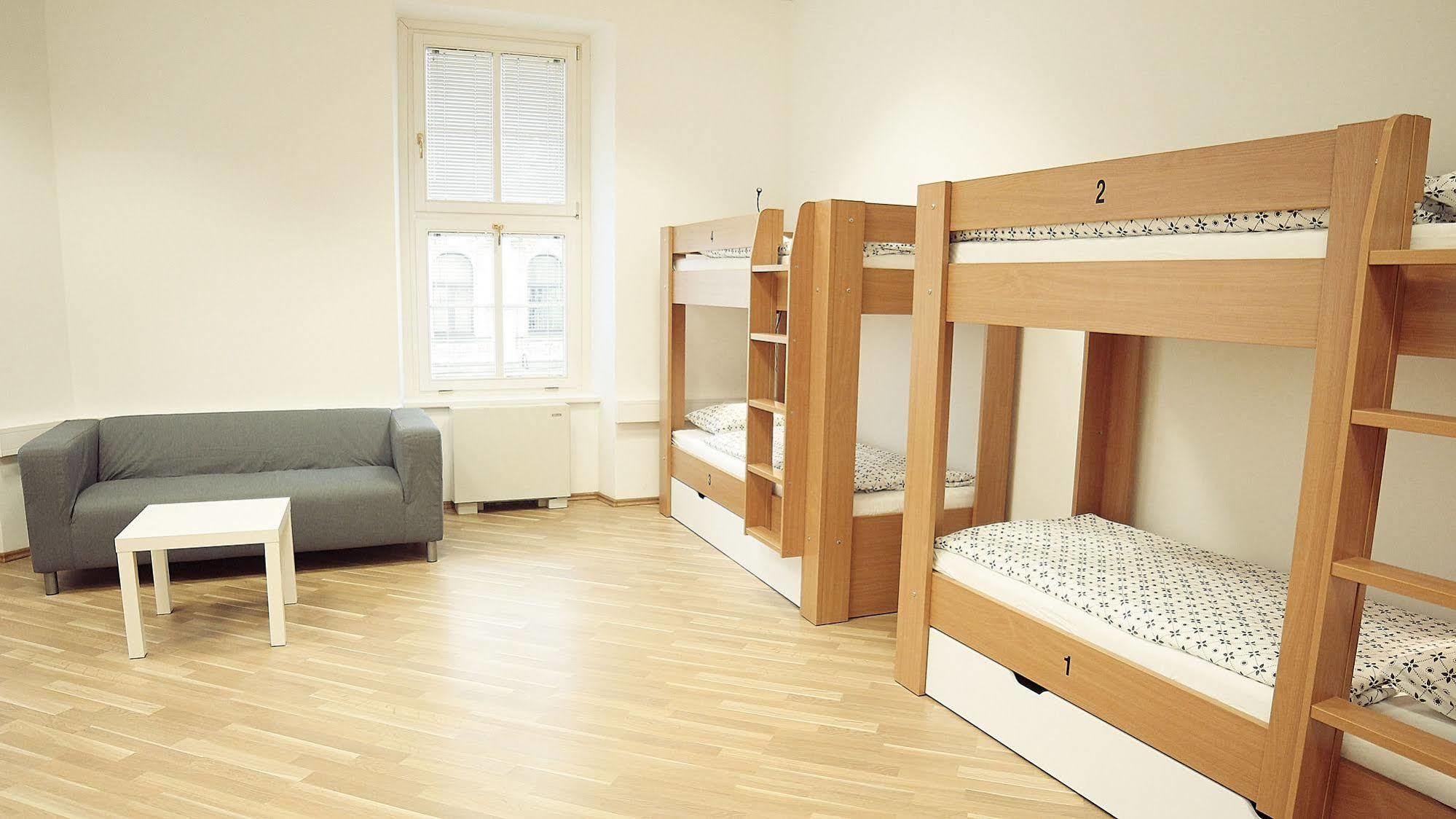 Hostel Folks Братислава Екстериор снимка