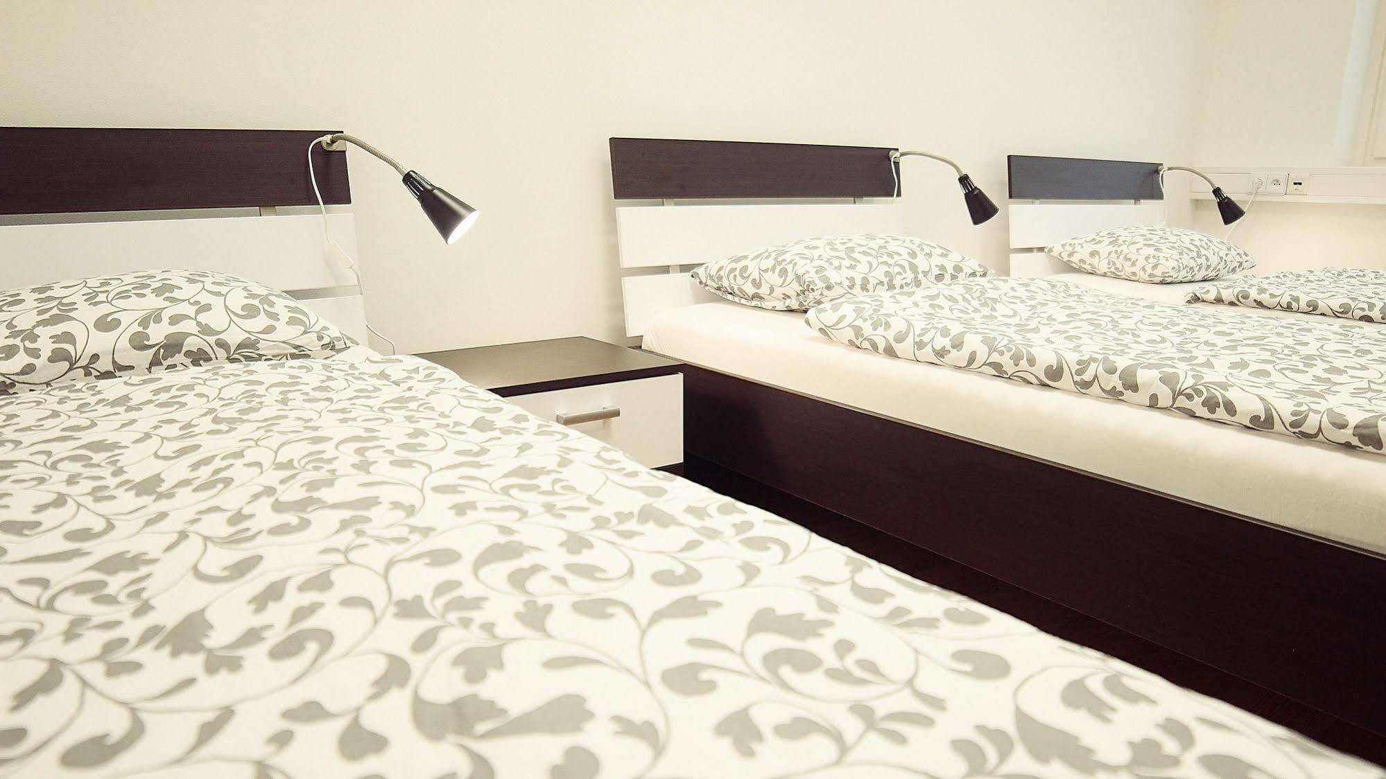 Hostel Folks Братислава Екстериор снимка